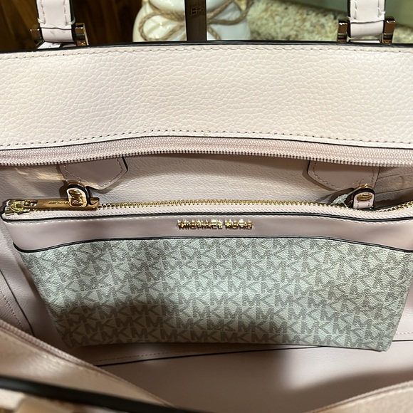 Michael Kors Charlotte Large 3-in-1 Tote Crossbody Handbag Leather Powder Blush - Picture 9 of 11